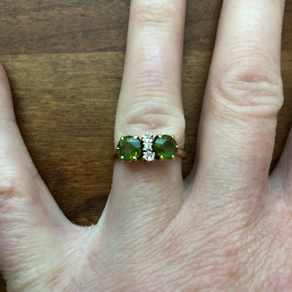 10kt vintage peridot and diamond ring
